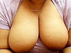 印度熟女,性感曲线和大胸部