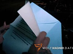 诱人的德国熟女Harleen van Hynten在与Wolf Wagner的热辣邂逅中允许现代的Tarzan在她手术增强的乳房上射精