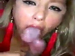 巨乳熟女在这个热的视频中得到了她的阴茎