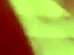大奶金发在自制业余片段中吸阴茎的POV视频
